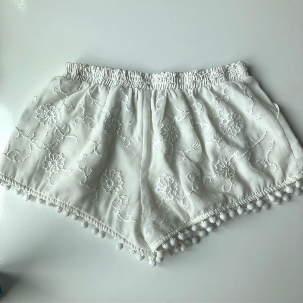 LF white pom pom short